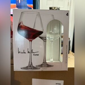 Nicole Miller Home Clear Wine Glass Set. Set of 4